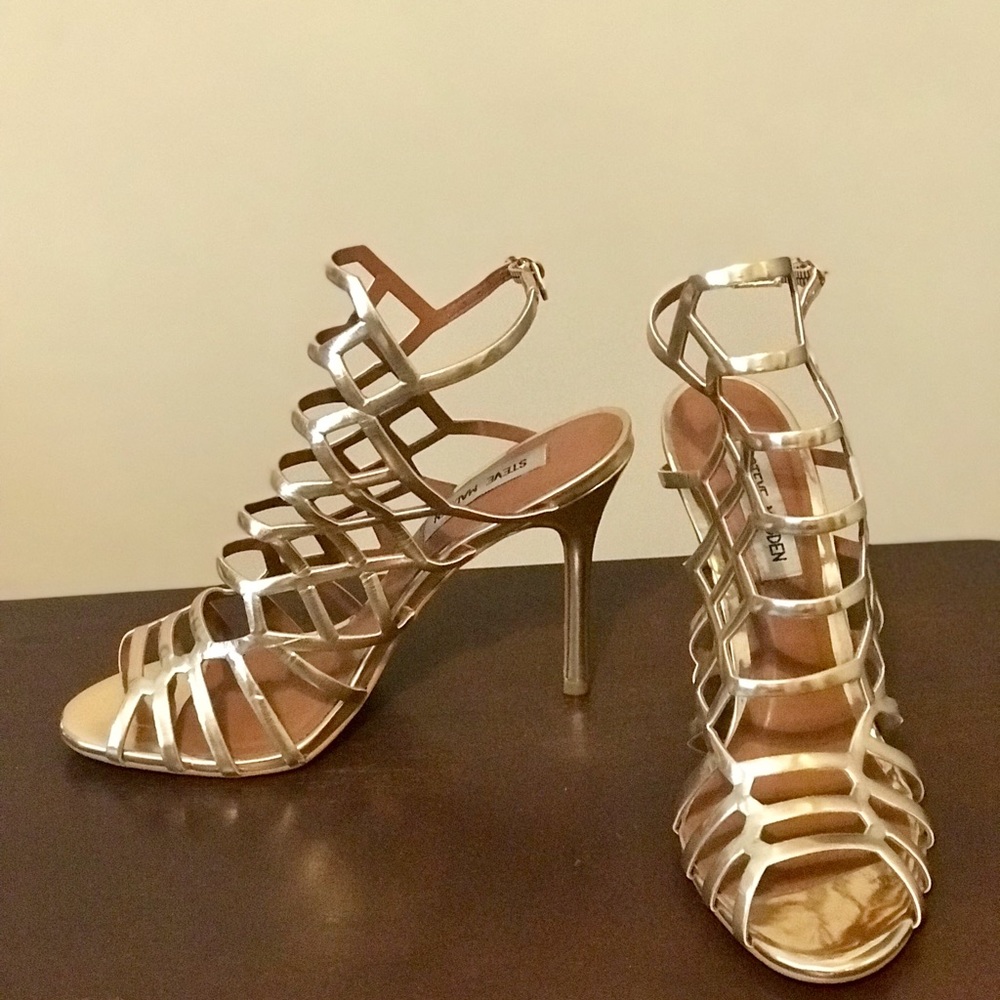 STEVE MADDEN Gold Heels